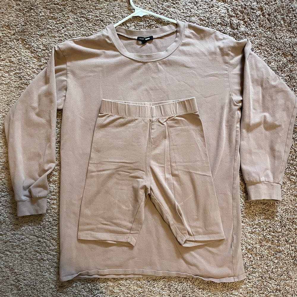 XS Fashion Nova long sleeve t-shirt & biker short set.